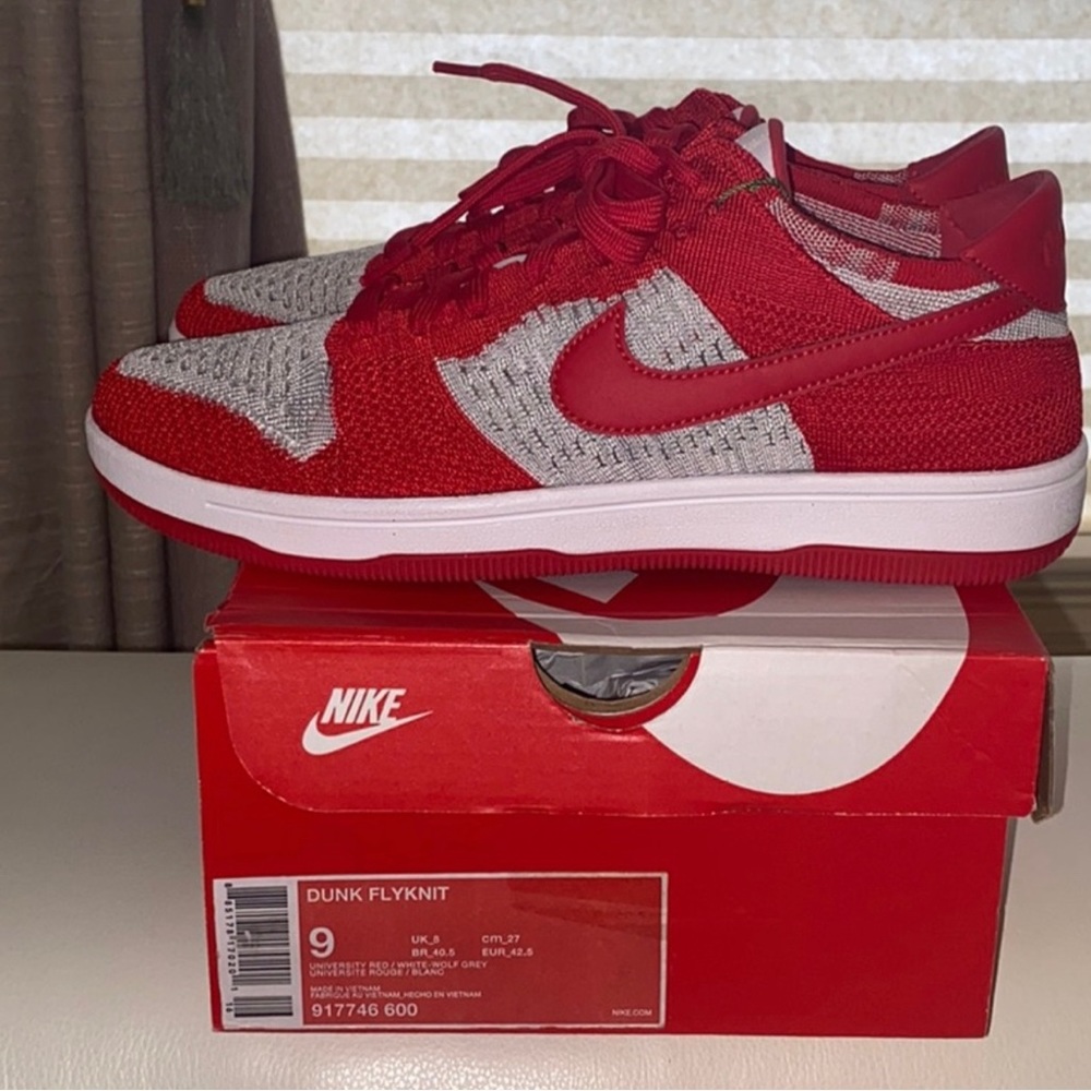Men’s Nike Dunks low Flyknit University
Size 9
Red Wolf Grey. Like new!